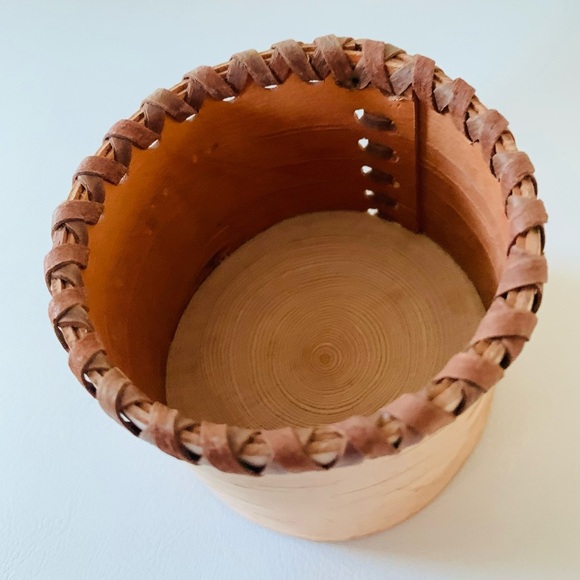 Handcrafted tree bark jar - Picture 5 of 9